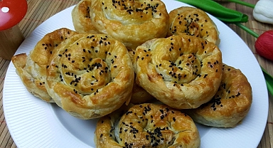 Kıymalı Gül Böreği