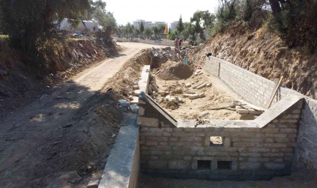 Başkan Özcan, Yeşil Mahalle'de incelemelerde bulundu
