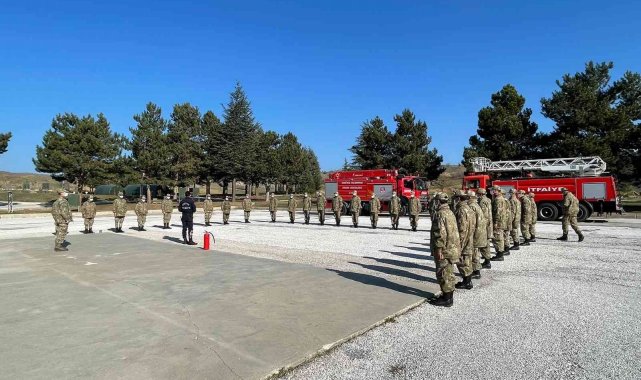 Bozüyük Belediyesi itfaiyesinden askerlere yangın eğitimi