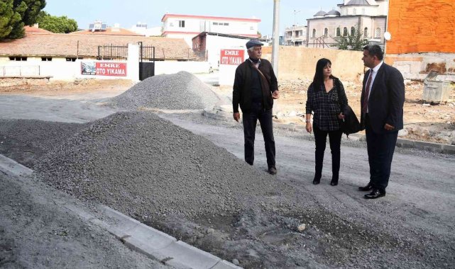 Davutlar'da yol yapım çalışmaları sürüyor