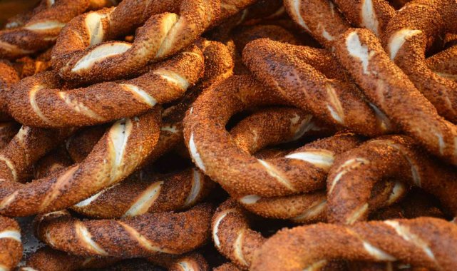 Ekmekten sonra simit de 2,5 TL oldu