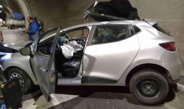 Tünelde otomobil kamyona arkadan çarptı: 1 yaralı