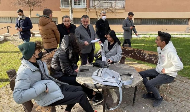 AK Parti 'Yatırım, İstihdam, Üretim, İhracat, Büyüme' başlıklı el broşürü dağıttı