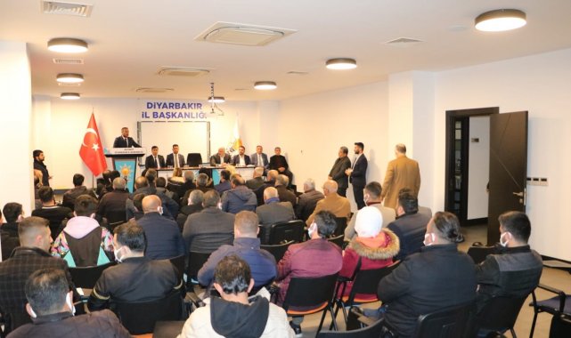 AK Parti'ye Diyarbakır'da katılımlar sürüyor