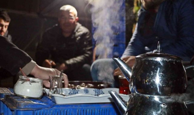 Antalya'daki çiftçilerin çaylı kestaneli 'soğuk nöbeti' başladı