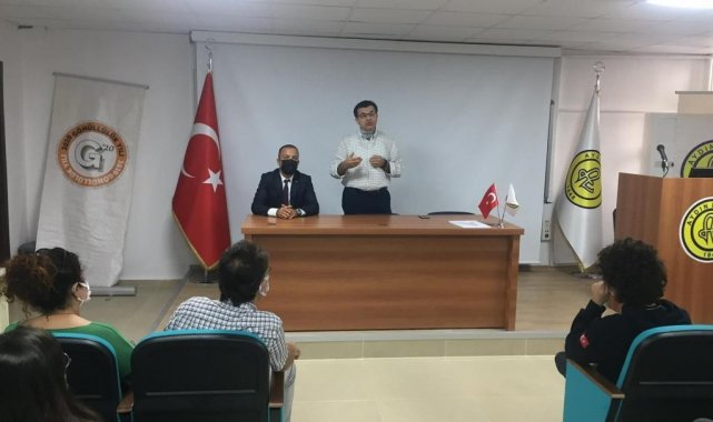 Aydın Lisesi'nde 'Akademisyenlerin derslere girmesi projesi' kesintisiz devam ediyor