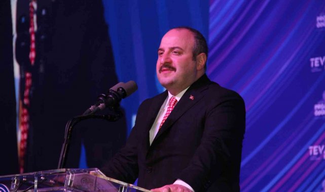 Bakan Varank: "İhracatımız Cumhuriyet tarihinde ilk kez yıllık bazda 220 milyar dolara ulaştı"