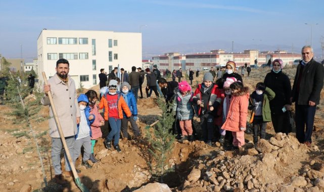 Betül Dürgen Hatıra Ormanı'na 250 fidan