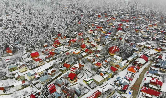 Beyaz gelinliğini giyen Zorkun Yaylası'nda kartpostallık görüntüler