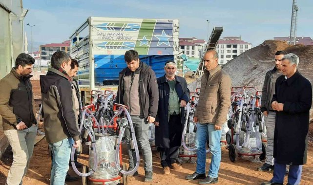 Bingöl'de üreticilere süt sağım makinesi dağıtıldı