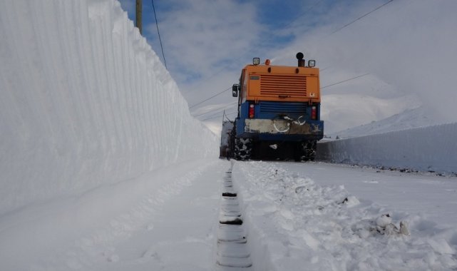 Bitlis'te karla mücadele gece gündüz devam ediyor