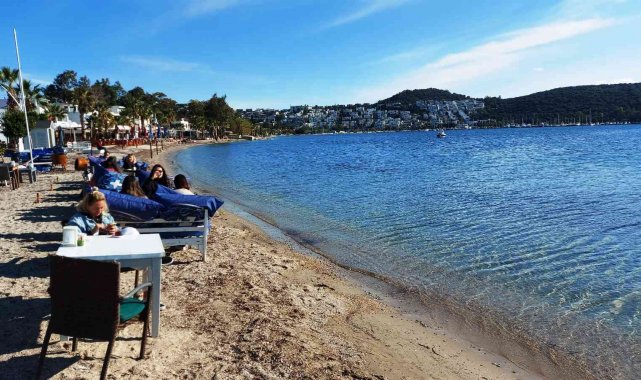 Bodrum'da güneşi gören sahile koştu