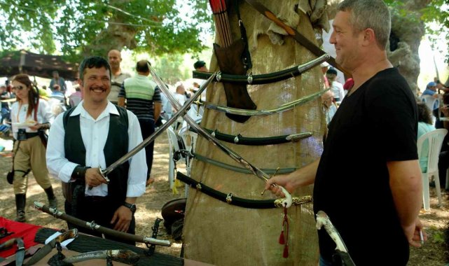 Burak Özçivit'in kılıcı Bandırma'dan
