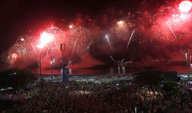 Daha önce iptal edilen Copacabana Plajı'ndaki dünyaca ünlü yılbaşı kutlamasına yeşil ışık