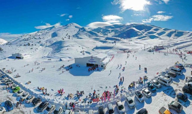 Denizli Kayak Merkezi'nde kar kalınlığı 25 santimetreyi buldu