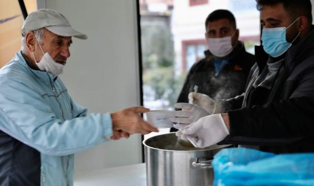 Didim Belediyesi'nden vatandaşlara sıcak çorba ikramı