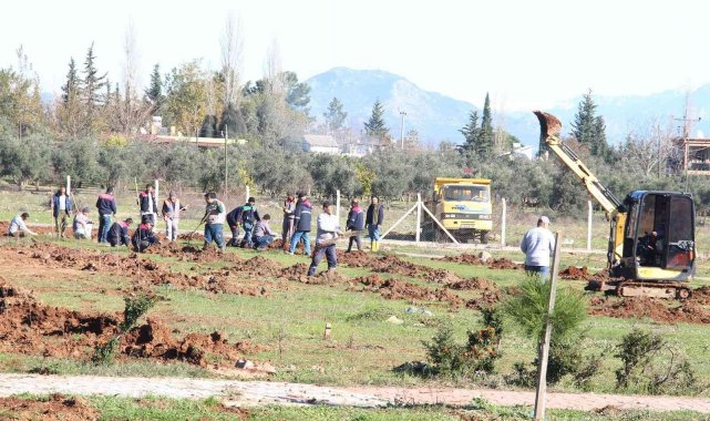 Döşemealtı'nda 17 bin fidan toprakla buluştu