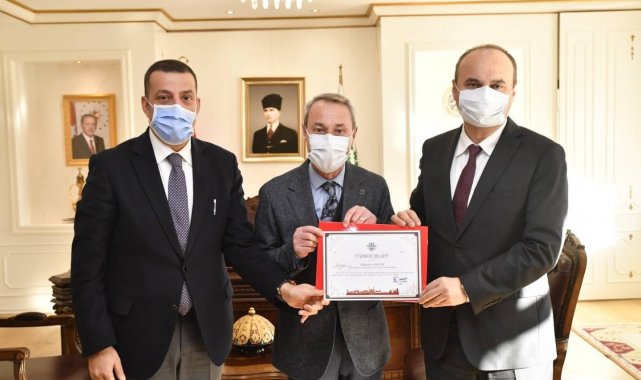 Edirne'nin Turizm Elçisi Dinar'a teşekkür belgesi