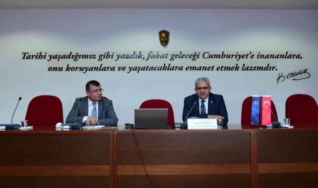 EOSB Nadir Küpeli İİBF'de öğrencilerle bir araya geldi