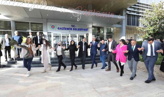 Gaziemir'de memurların toplu sözleşme sevinci