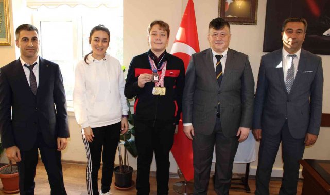 Genç yüzücü Eymen'in hedefi Türkiye Şampiyonu olmak