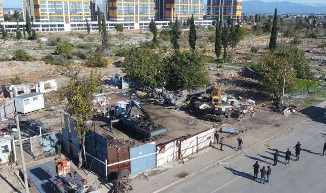 Güneş Mahallesi'nde kentsel dönüşüm kapsamında kaçak yapılar yıkıldı