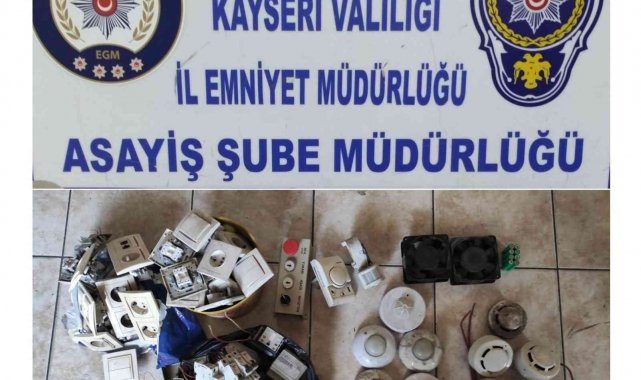 İş yerinden hırsızlık yapan 4 kişi kaçarken yakalandı