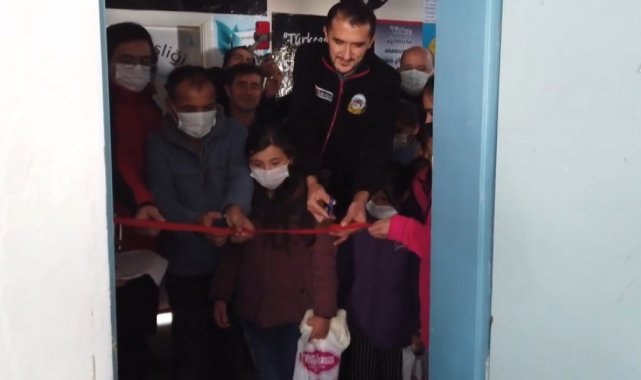 Isparta'da kütüphanesi olmayan köy okulu kütüphaneye kavuştu