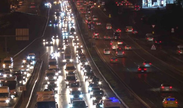 İstanbul'da haftanın ilk gününde trafik yüzde 50'ye ulaştı