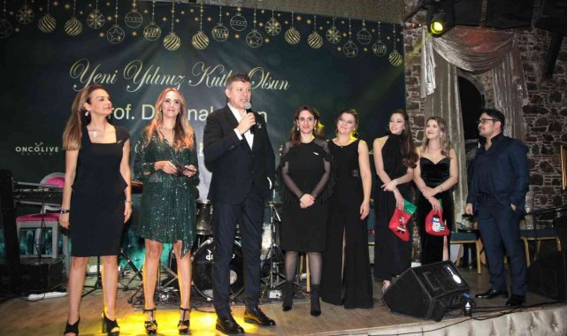 İzmir'de sağlık çalışanları yılbaşı yemeğinde buluştu