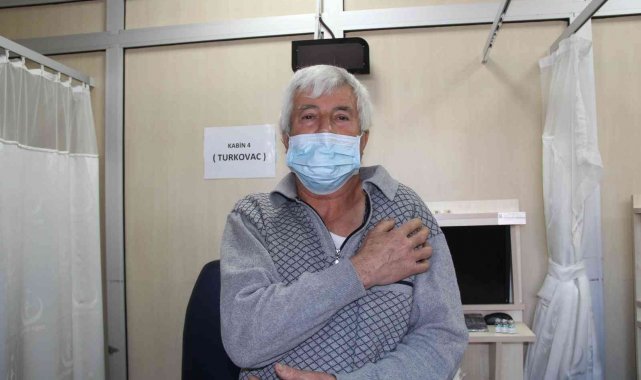 İzmir'de Turkovac aşısı uygulanmaya başladı