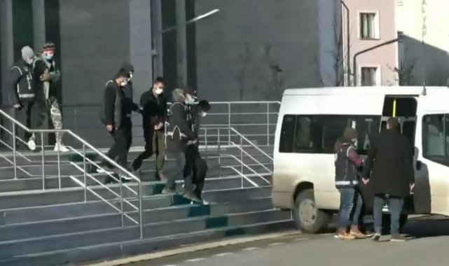 Kars'ta düzensiz göçmen çetesini çökertildi