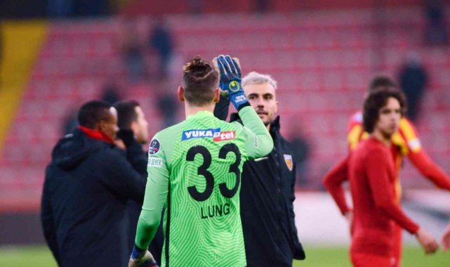 Kayserispor'da 2 kaleci forma giydi