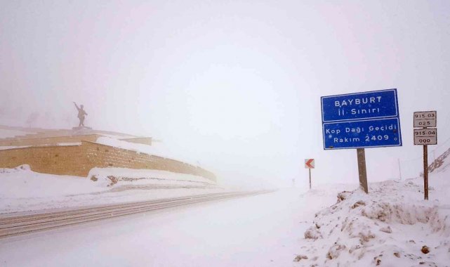 Kop dağında kar ve tipi ulaşımı olumsuz etkiledi