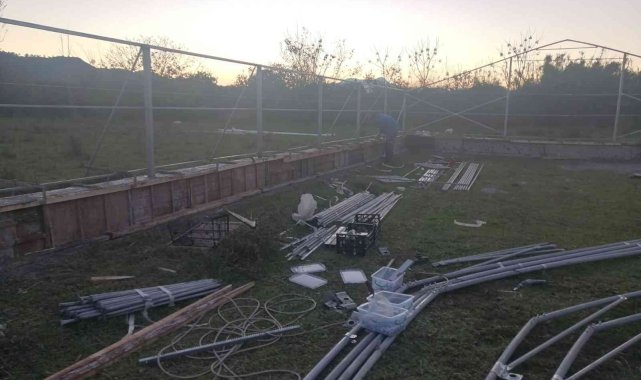 Köyceğiz'de okul bahçesine sera