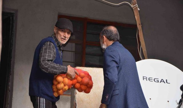 Köylülere narenciye dağıtıldı