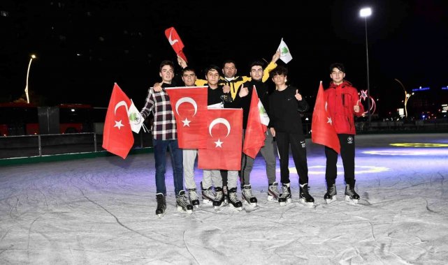 Mamak'taki buz pateni salonu hizmete açıldı