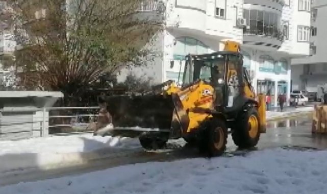 Manavgat'ta dolu yağışı sonrası kapanan yol ulaşıma açıldı