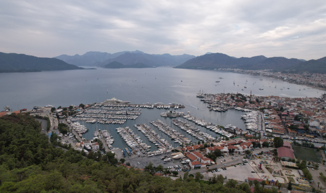 Marmaris'te yılbaşında müzik saatlerinde esneme yok