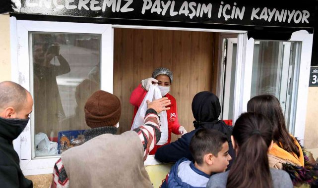 Mersin Büyükşehrin 'mahalle mutfakları' hafta sonu da açıldı