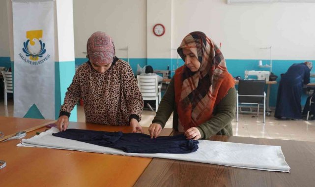 Meslek öğrenen kadınlardan Başkan Canpolat'a teşekkür