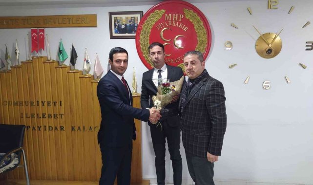 MHP Kayapınar'da bayrak değişimi