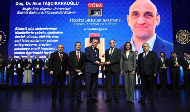 MSKÜ'lü Akademisyen 'TÜBA Bilim Ödülü'nü Cumhurbaşkanı Erdoğan'dan aldı