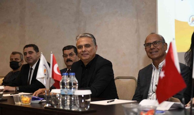 Muratpaşa Belediyesi'nde yılın son Muhtarlar Meclisi toplandı