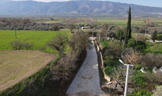 Nazilli Belediyesi Esenköy'de yolları yeniliyor