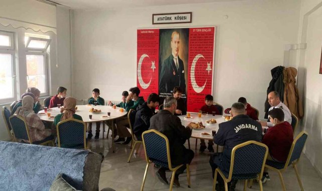 Öğrencilerden jandarmaya "teşekkür" ziyareti