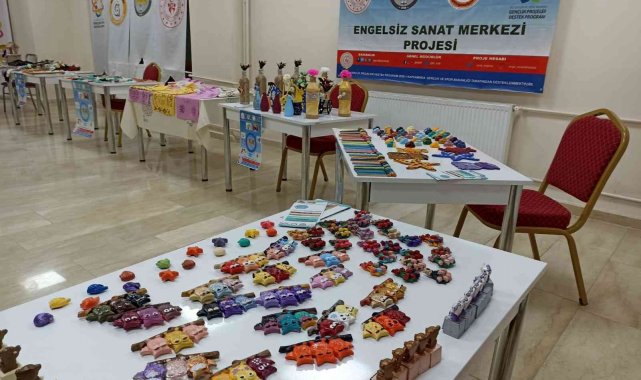 Özel gereksinimli öğrencilerden 'Engelsiz El Sanatları Sergisi'