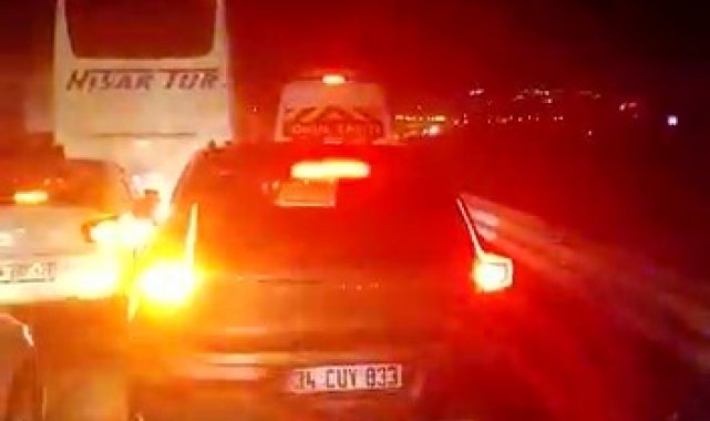 Pendik'te emniyet şeridini kullanan araçlar ambulansa geçit vermedi