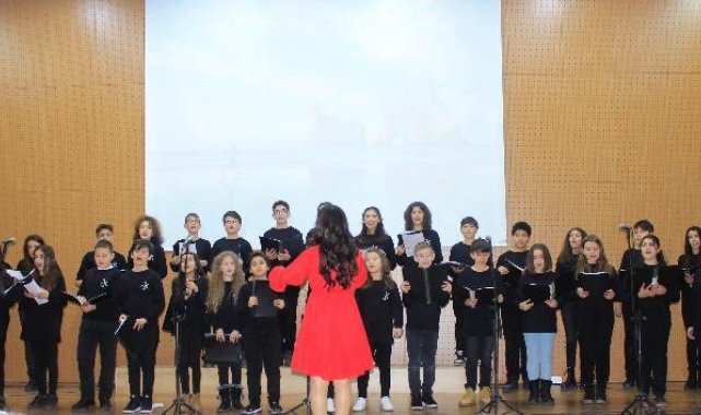 "Türkiye Çocukları Çocuk Korosu"ndan Simav'da konser
