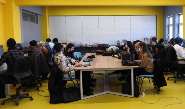 Refahiye'de öğretmenlere eTwinning bilgilendirmesi